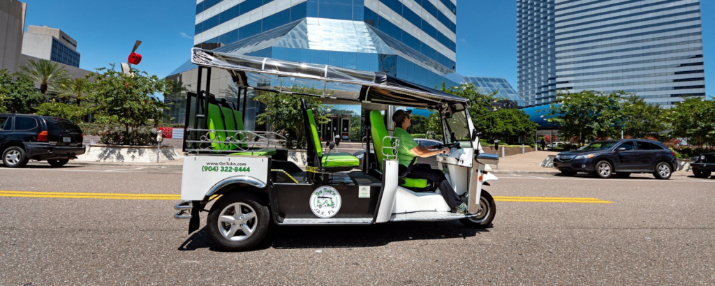 Veículo aberto riquixá mobilidade segura e sustentável