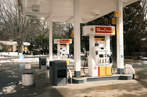 Com gasolina cada vez mais cara, etanol pode compensar em vários casos (Imagem:Taylor Heery/Unsplash)