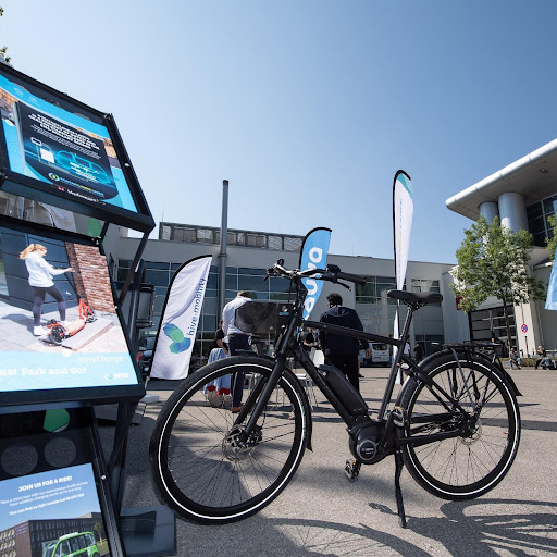 Projeto de bicicleta elétrica com carregamento sem fio foi mostrado na feira IAA Mobility 2021, em setembro (Imagem: Intis/Divulgação)