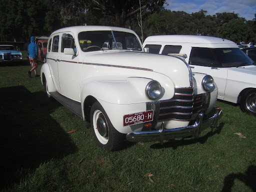 O primeiro carro automático do mundo foi o Oldsmobile 1940. (Imagem: Wikimedia Commons)