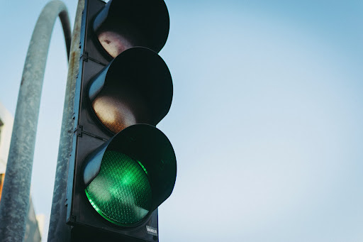 O semáforo como conhecemos foi inventado em 1920. (Fonte:Davis Sanchez/Pexels/Reprodução)