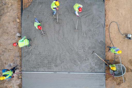 Vias feitas com concreto têm ótima relação custo-benefício a médio prazo. (Fonte: Shutterstock)