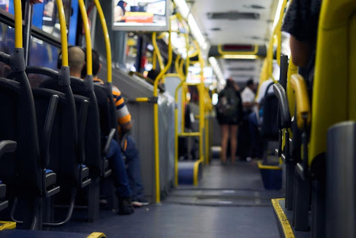 Preços das tarifas de ônibus duplicaram nos últimos 10 anos em várias capitais. (Fonte: Shutterstock/Reprodução)