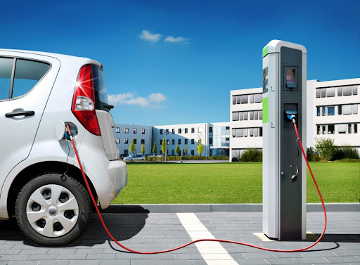 Se a matriz energética não for considerada, carros elétricos podem causar mais poluição. (Fonte: Shutterstock/Reprodução)