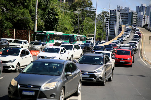 Congestionamento em Salvador, Bahia. (Fonte: Shutterstock/Reprodução)