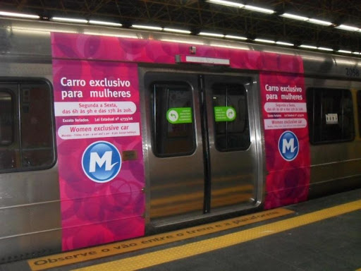 Vagões exclusivamente femininos no metrô buscam dar maior segurança às mulheres. (Fonte: Câmara Municipal de Belo Horizonte/Reprodução)