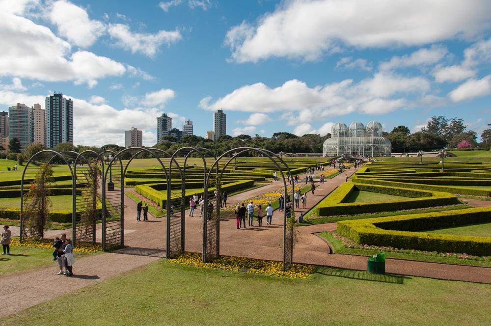 Jardim Botânico de Curitiba, importante cartão postal da capital paranaense. (Fonte: Shutterstock/Reprodução)