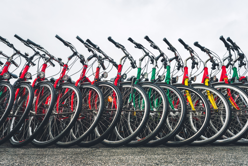 No Reino Unido, foram 39 programas de compartilhamento de bicicletas ativos em 2021, com 21 locações contando com bikes elétricas. (Fonte: Shutterstock/Reprodução)