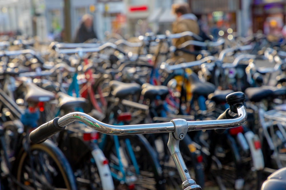 Bicicleta ajuda holandeses a fugir da gasolina mais tributada da União Europeia. (Fonte: Shutterstock/Reprodução)