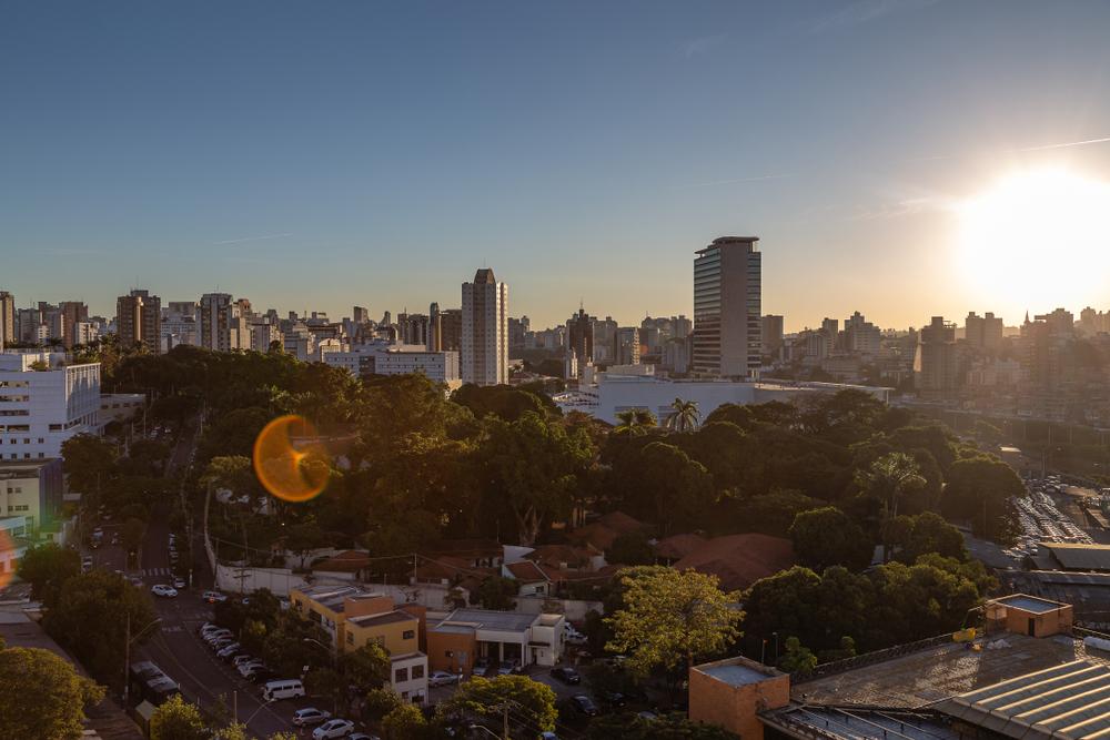 Belo Horizonte preservou pouco da sua mata nativa, ainda assim é uma das cidade mais arborizadas do país. (Fonte: Shutterstock/Reprodução)