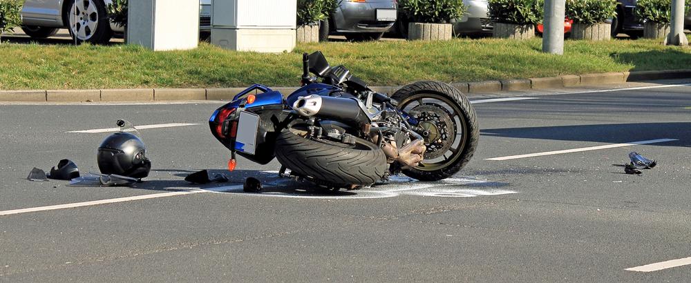 Acidentes com motos são os que mais geram mortes no Brasil. (Fonte: Shutterstock/Reprodução)