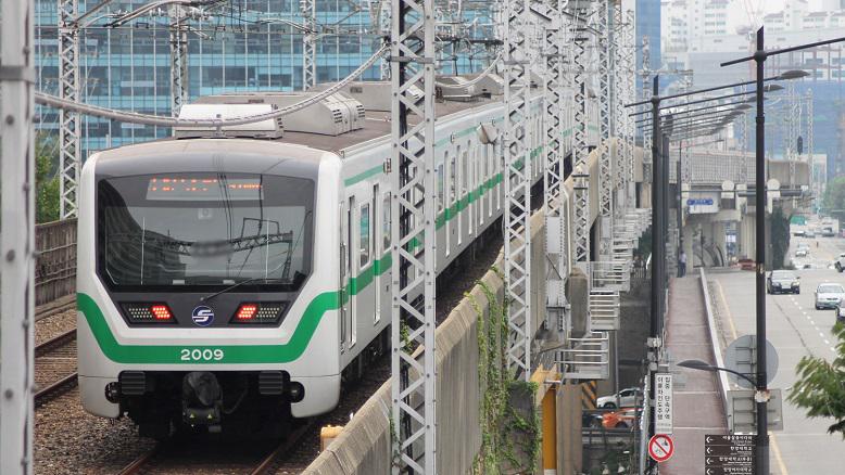 Metrô de Seul transporte cerca de 7 milhões de pessoas por dia. (Fonte: WikimediaCommons/Reprodução)