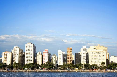 Detalhe dos prédios tortos em Santos. (Fonte: WikimediaCommons/Reprodução)