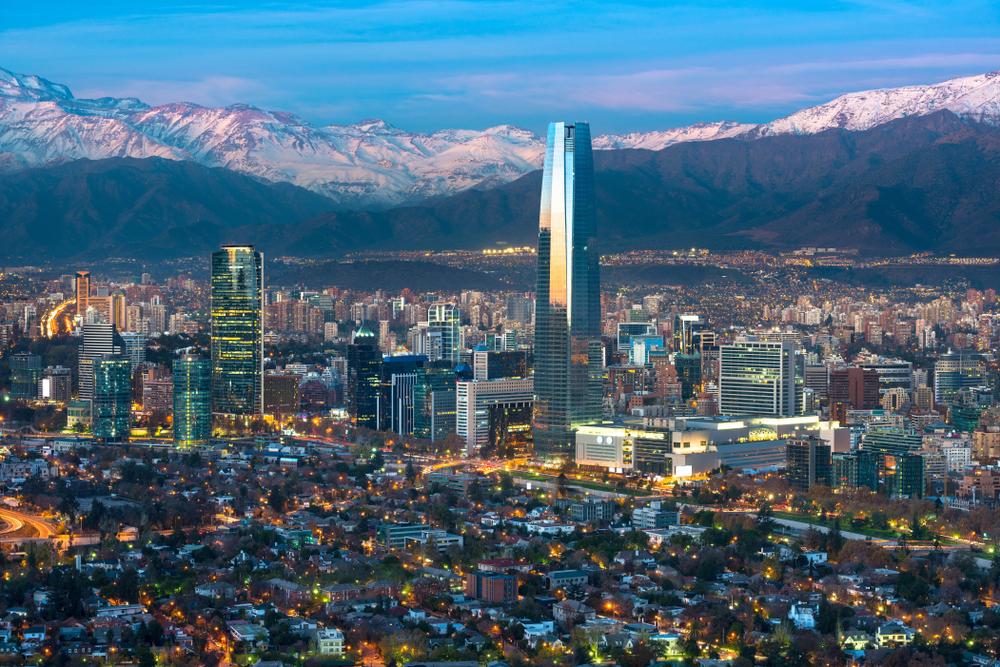 Santiago, capital do Chile, é demarcada por divisões causadas pela desigualdade social (Fonte: Shutterstock)