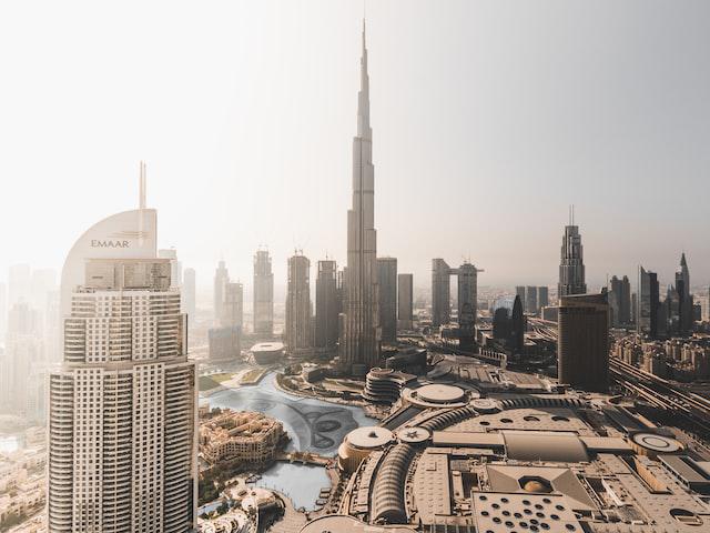 Burj Khalifa se destacando na paisagem de Dubai. (Fonte: Unsplash/Reprodução)