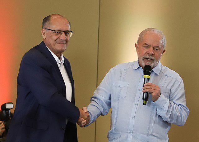 Lula e Alckmin em evento de campanha. (Fonte: WikimediaCommons/Reprodução)