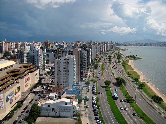 Detalhe da Avenida Beira Mar de Florianópolis.(Fonte: WikimediaCommons/Reprodução)