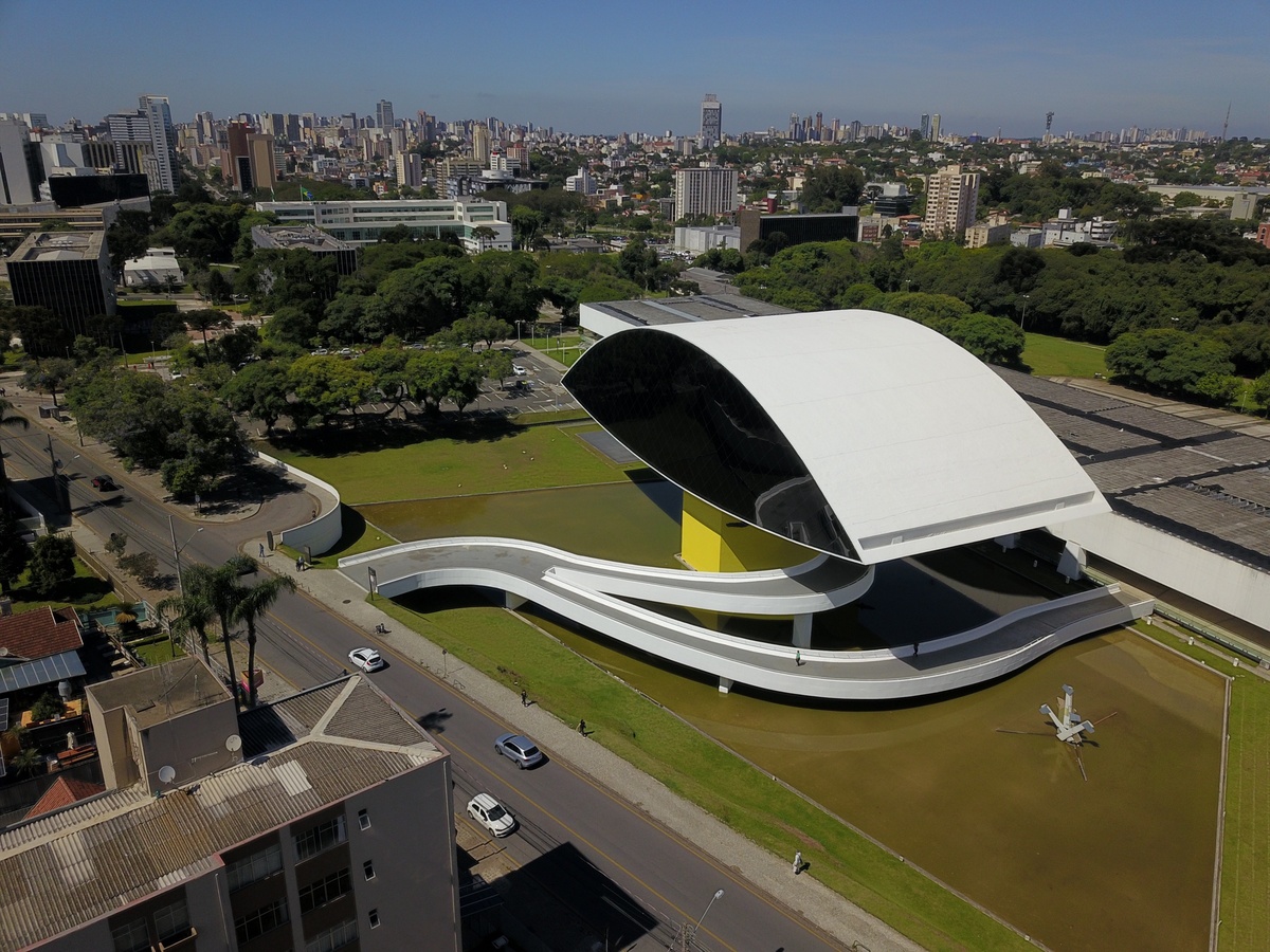 O Museu Oscar Niemeyer é um dos principais pontos turísticos de Curitiba (Fonte: Agência Estadual de Notícias do Paraná)