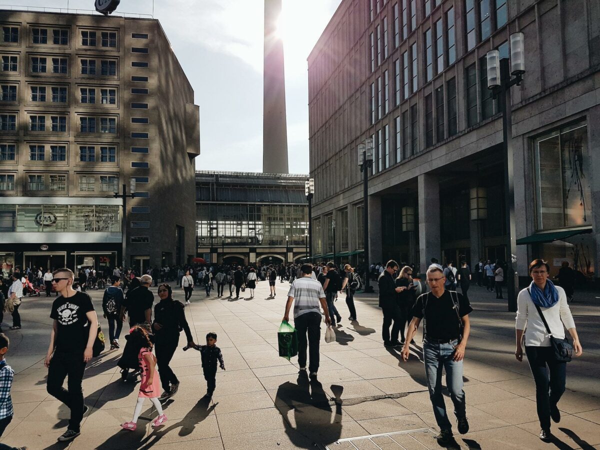 O uso diverso dos espaços é essencial para a conexão entre cidades e pessoas (Fonte: Daniel Frese/Pexels)
