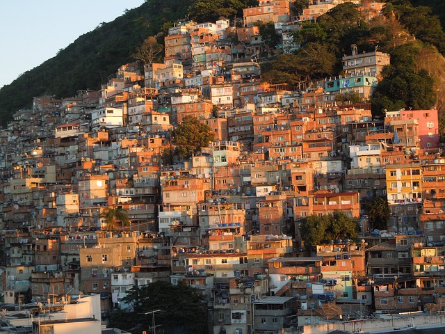 Estima-se que 9 milhões de pessoas no Brasil vivam em áreas de risco. (Fonte: Pixabay/Reprodução)